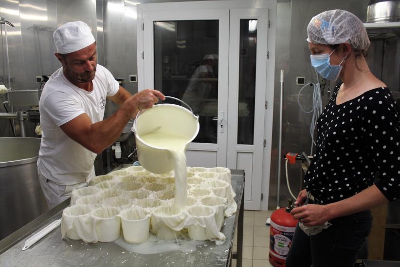 Valmeinier visite de la ferme du Mont Thabor APRR AREA